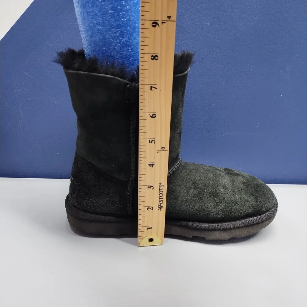 UGG Classic Tassle Charm Winter Ankle Boots Girls Size 4‎ Black Leather Faux Fur